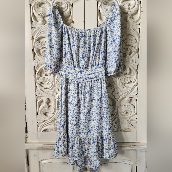 NWT! Floral tie back dress - Picture 13 of 16